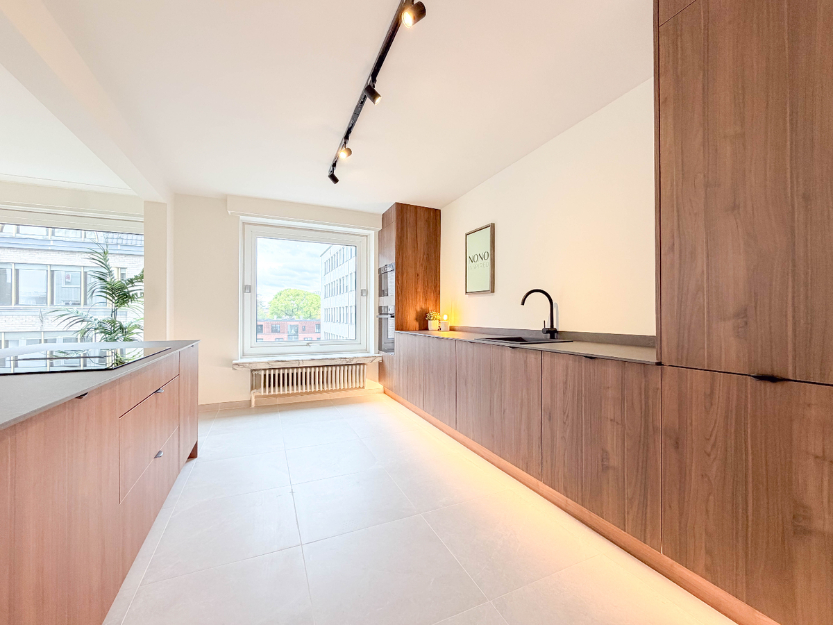 Stijlvol gerenoveerd 3-slaapkamerappartement van 128 m² met garage op topligging in Kortrijk *** NONO INSPIRED *** 
