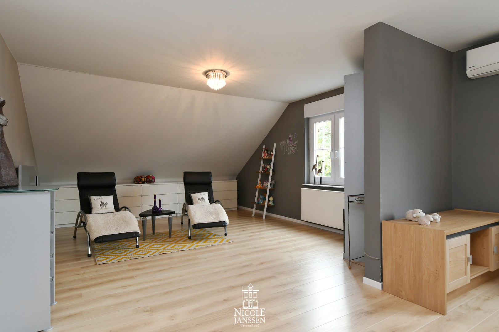 Ouderlijke slaapkamer, kan perfect opgedeeld worden in twee kamers