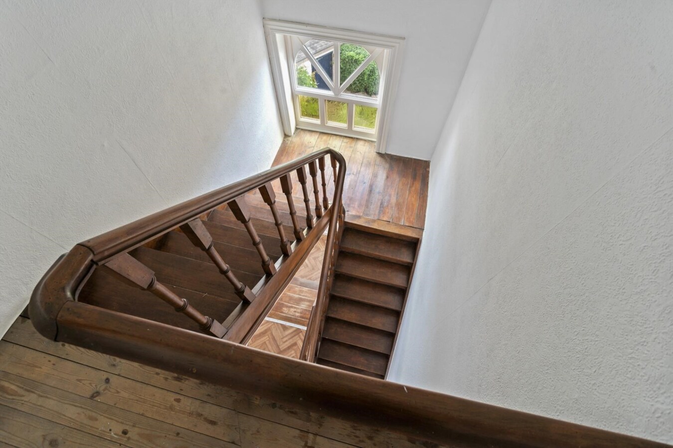 Ruime karakterwoning op groot perceel van 953m² 