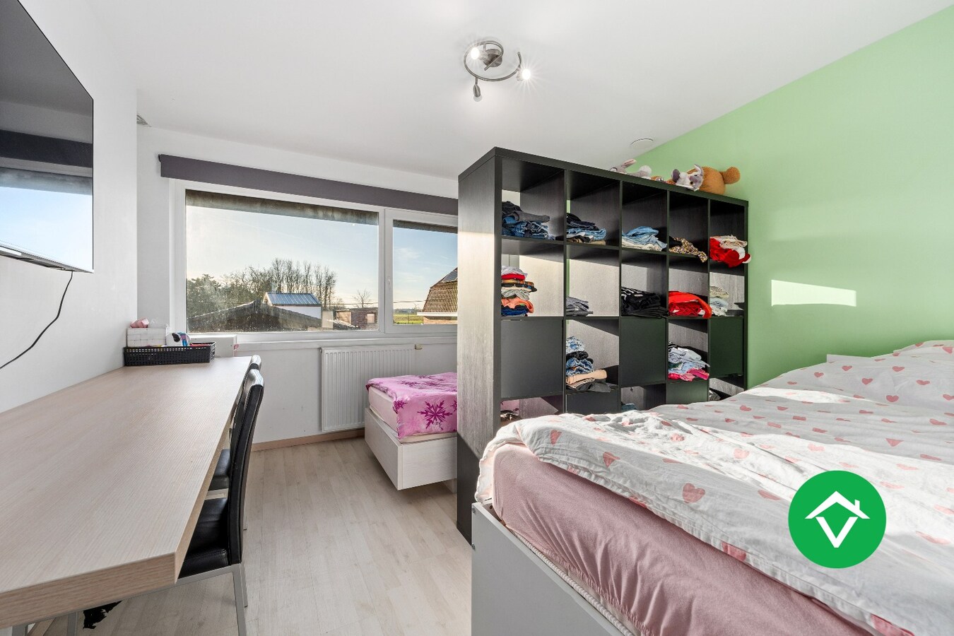 Instapklare nieuwbouwwoning met 5 slaapkamers en zonneterrassen op topligging in Eernegem 