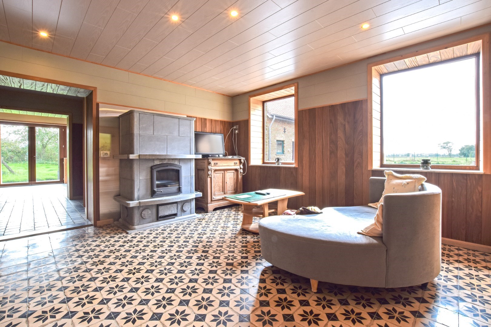 Uniek gelegen landhuis op 4334 m² gelegen te Diksmuide. 