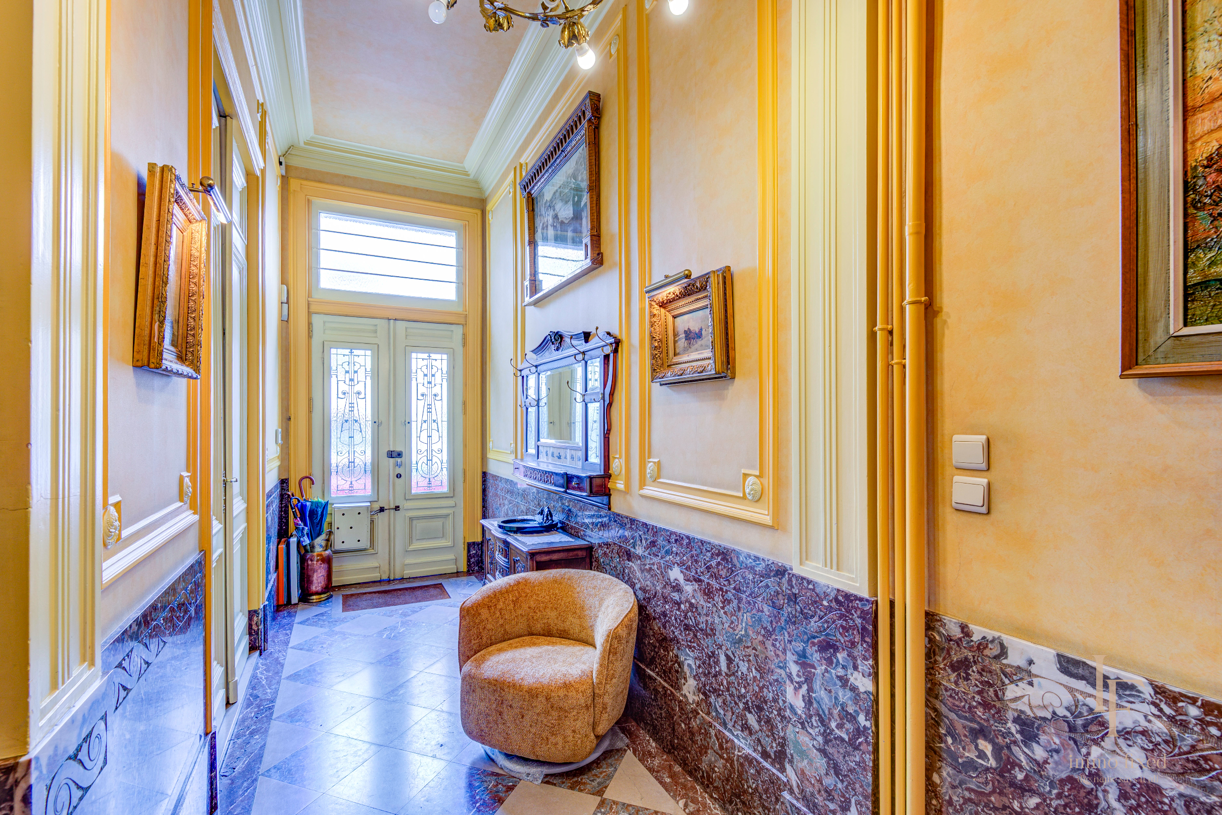 Een uitzonderlijk herenhuis met zes slaapkamers en een zuidgerichte stadstuin in hartje Antwerpen. 