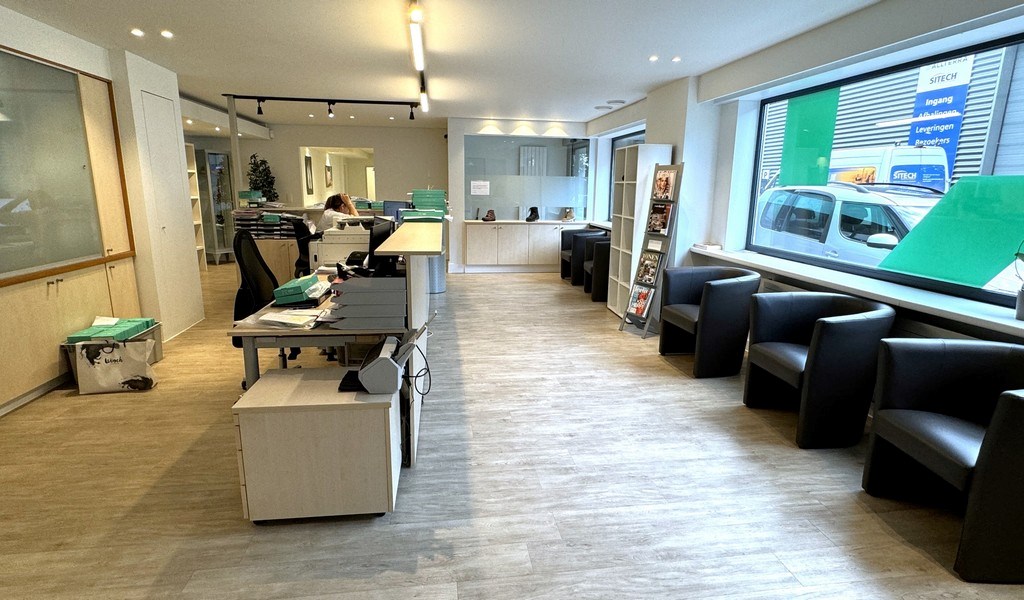 Magazijn met kantoren te huur in Merelbeke-Melle