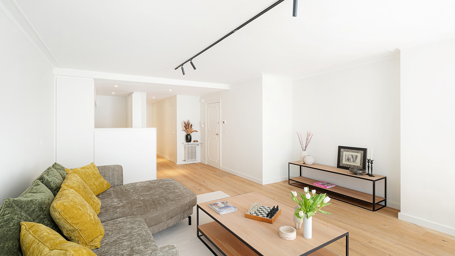 Stijlvol en volledig gerenoveerd appartement op wandelafstand van zee. 