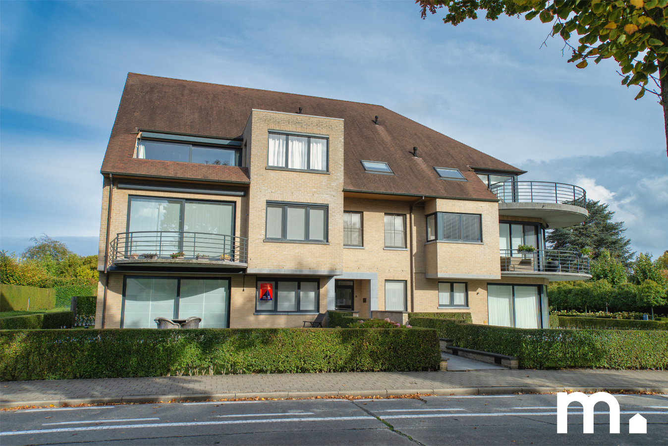 Instapklaar gelijkvloers appartement aan het Leopold III park in Kortrijk te koop ! 