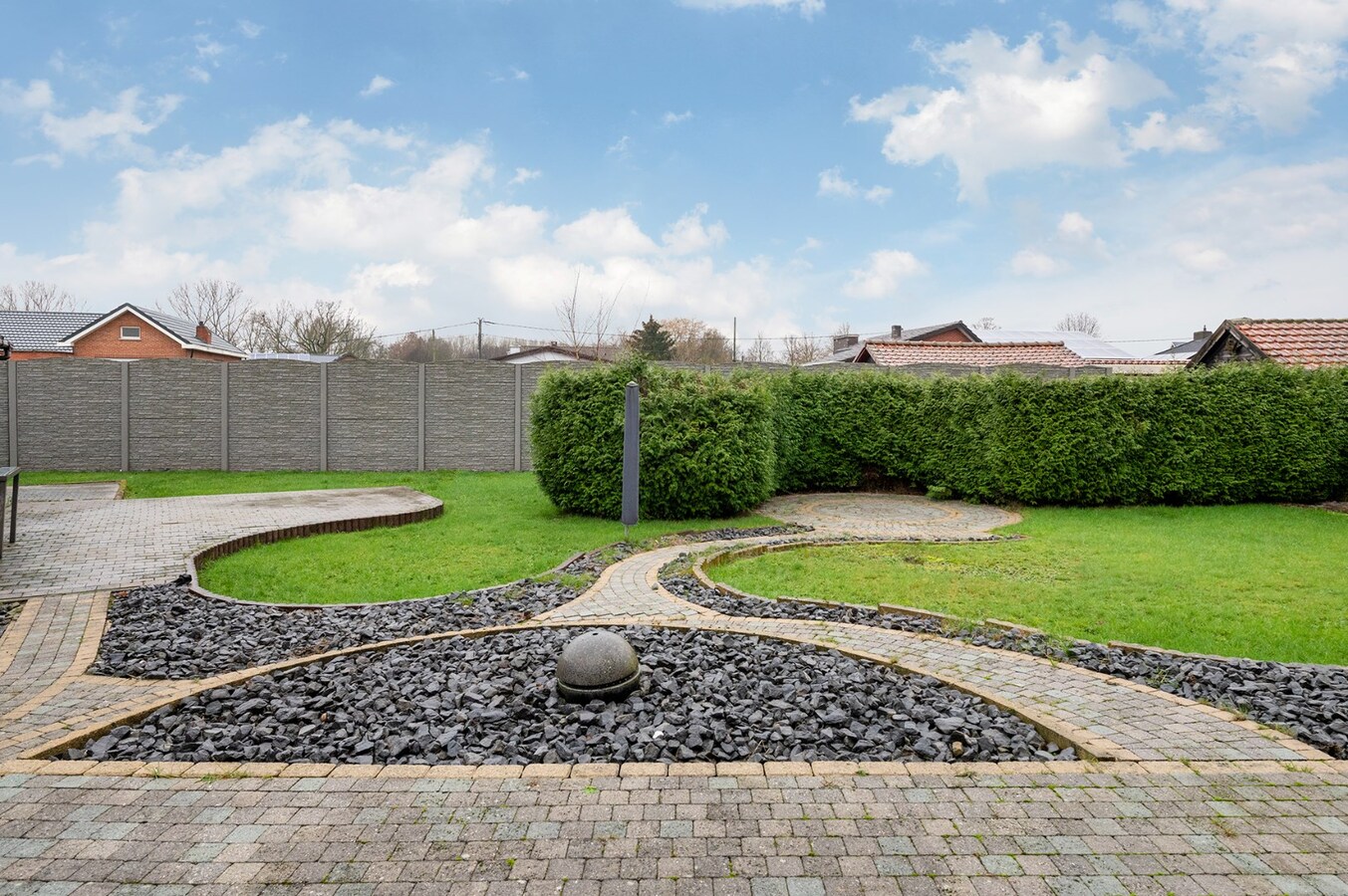 Goed onderhouden woning met drie slaapkamers 