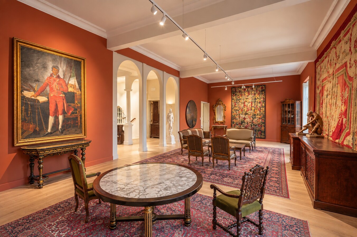 IMPOSANT KARAKTERVOL NEOCLASSICISTISCH HERENHUIS 