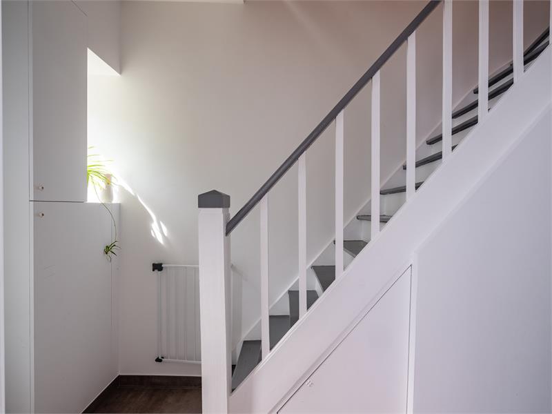 Instapklare hoekwoning met garage in groene rand van Gent 