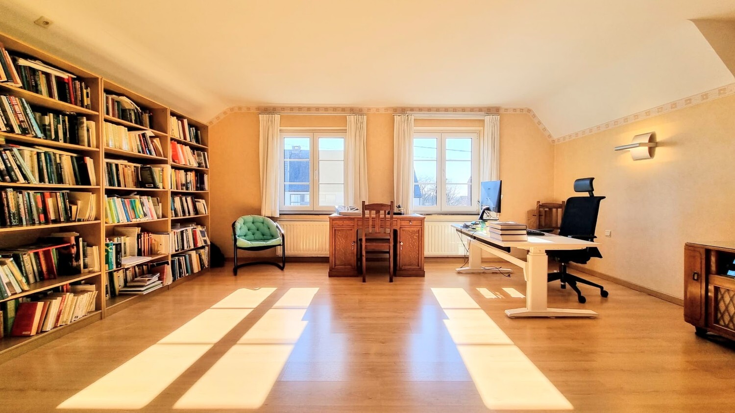 Royale woonst met panoramisch zicht én paardenweide 