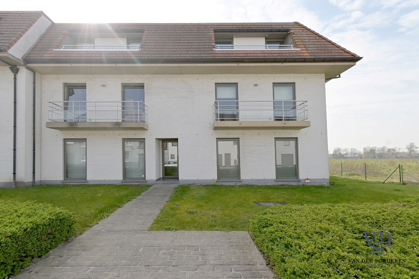 Lichtrijk appartement mét ondergrondse garage en berging. 