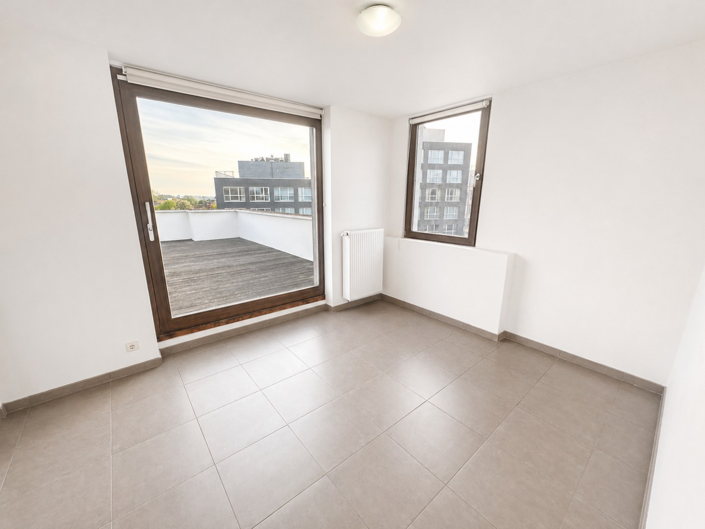 Slaapkamer 2 met groot terras