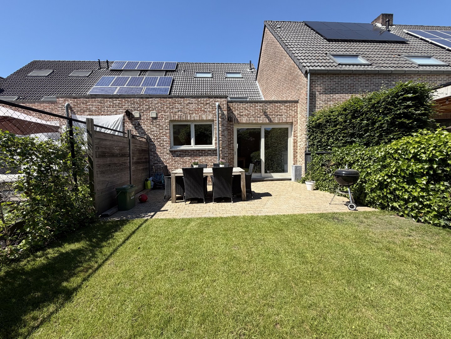 Charmante gerenoveerde rijwoning in pastoriestijl te koop in centrum Schilde 