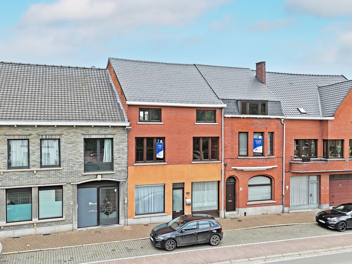Te renoveren woning met 3 kamers en tuin centrum Herzele 