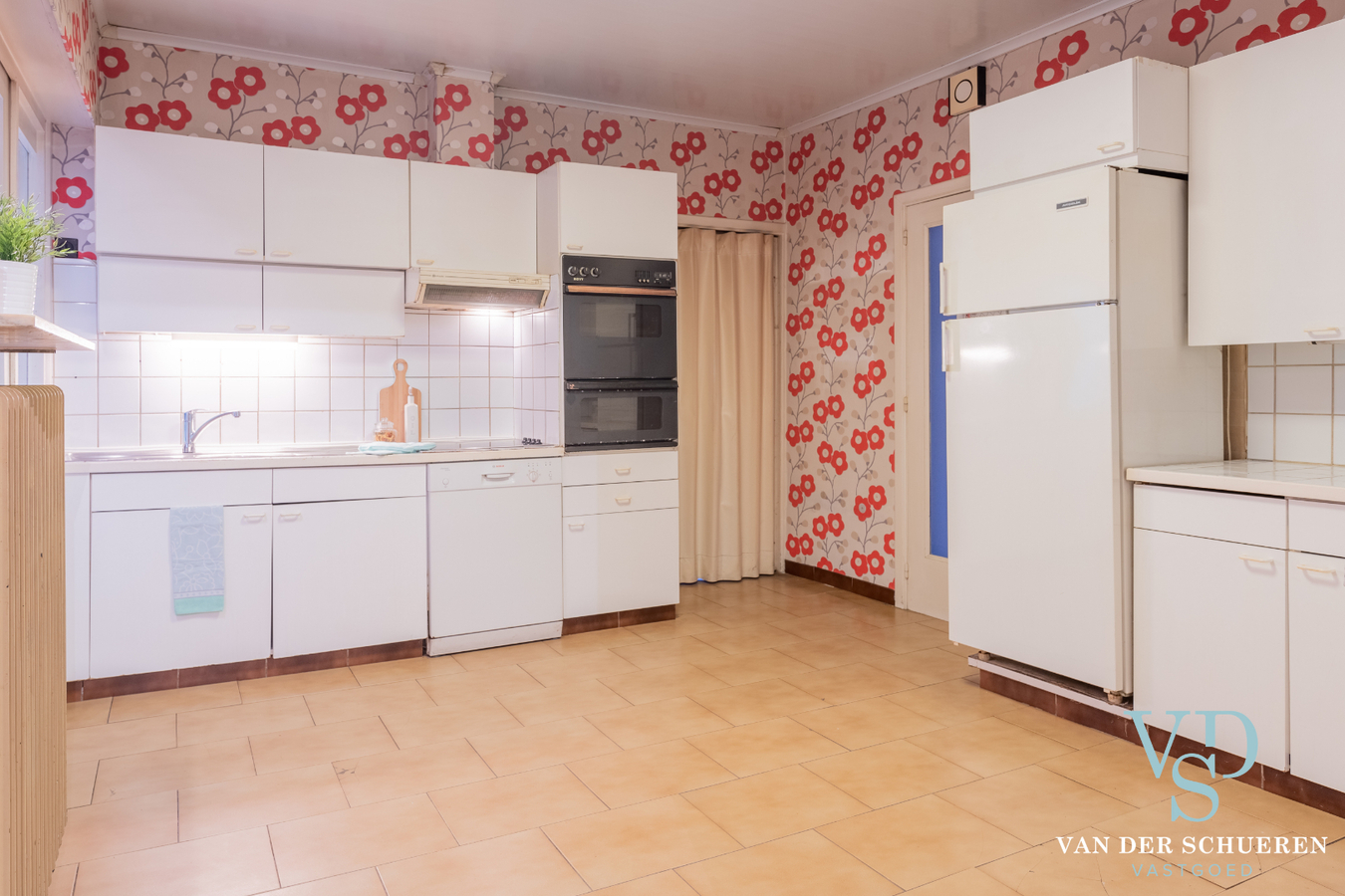 Bungalow met bijgebouw. 