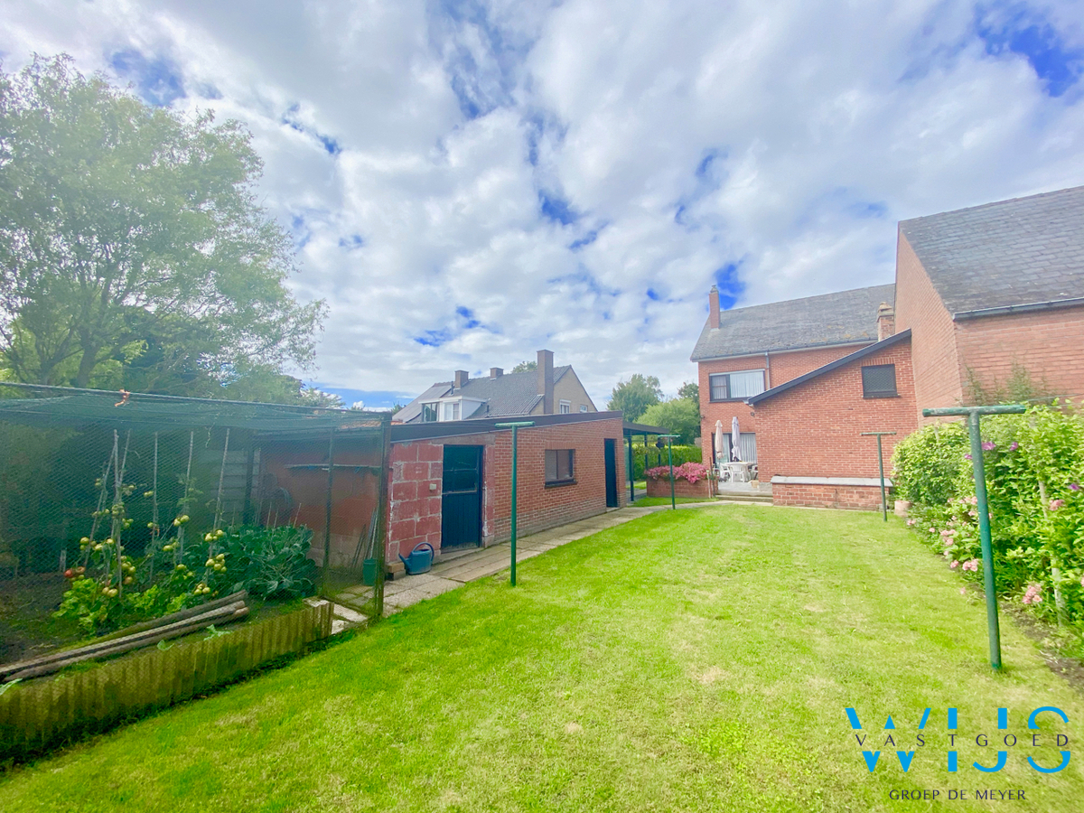 Stevige gezinswoning op SUPER locatie te Eeklo! 