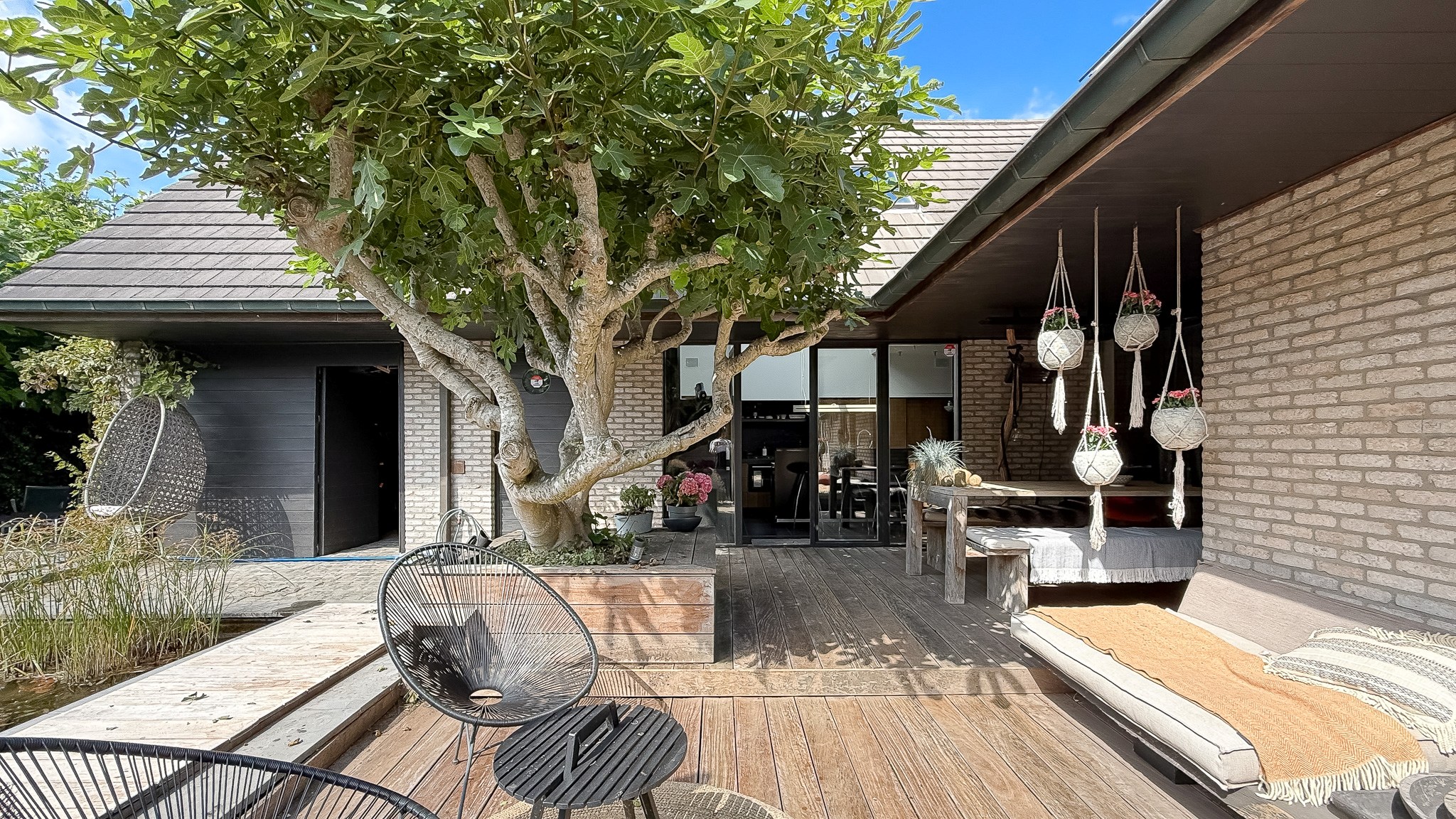 Architecturale villa - perfect voor een vrij beroeper - gelegen in een residentiele wijk 