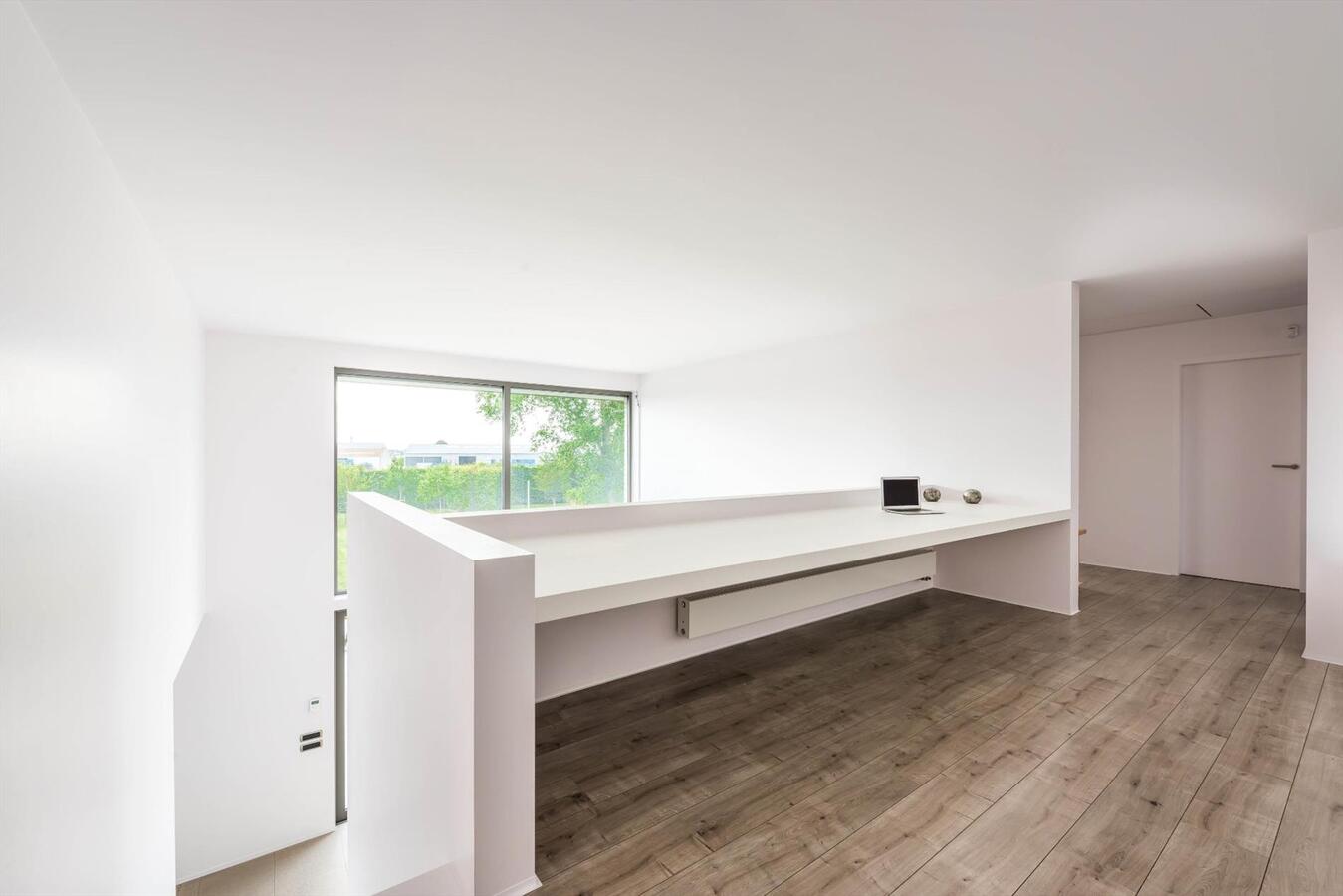 Exclusieve, riante villa op perceel van 3118 m² 