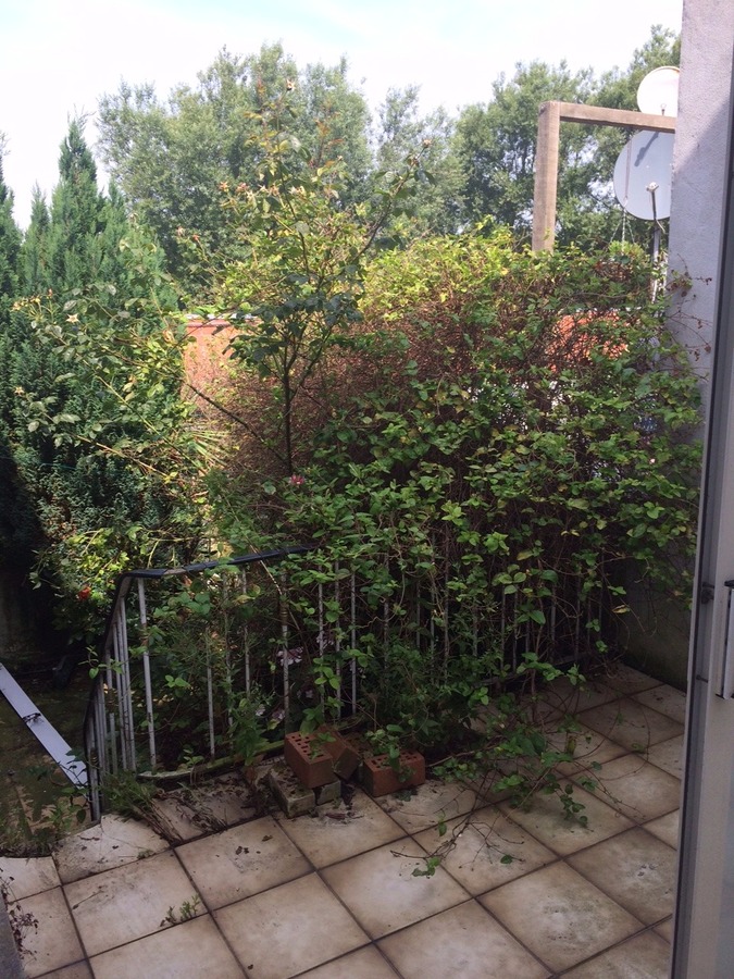 OP TE KNAPPEN RIJWONING MT VERANDA EN STADSTUINTJE TE BREDENE SAS 
