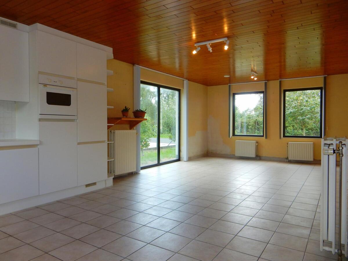 Alleenstaande woning met loods 