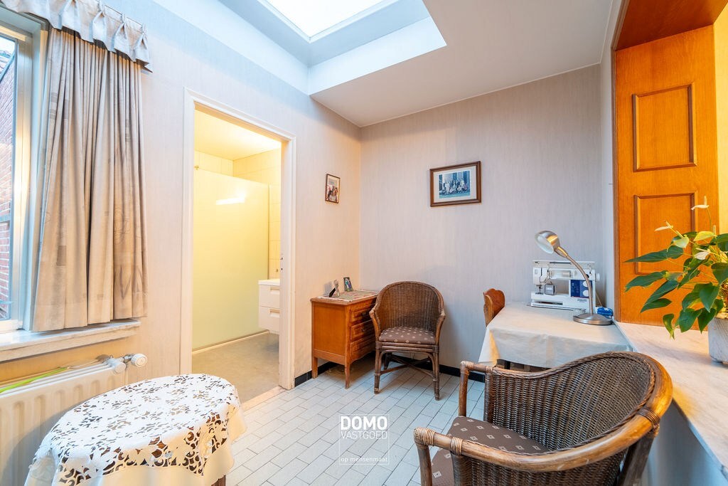 Halfopen bebouwing met grote tuin en 3 slaapkamers 