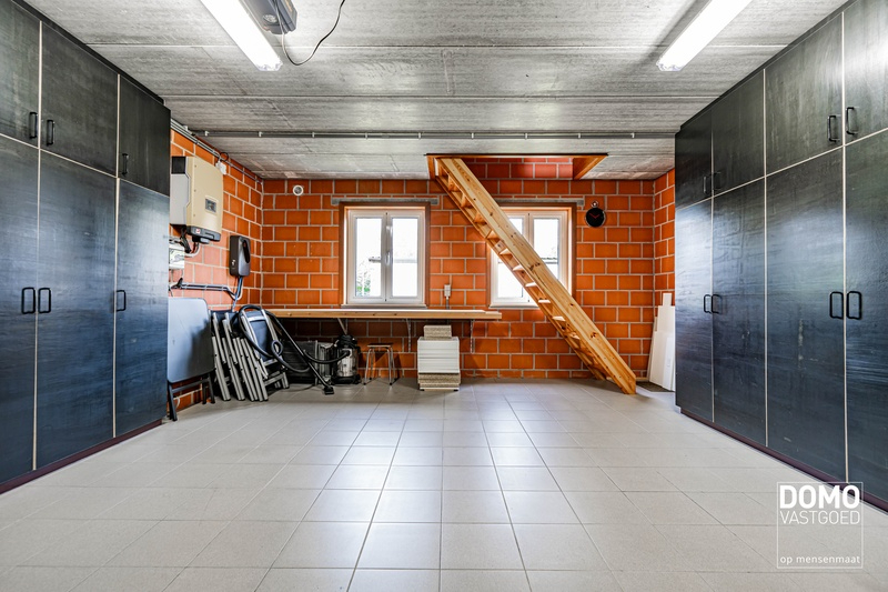 UITZONDERLIJK PERCEEL VAN 2 HA 50 A MET RUIME WONING EN TAL VAN MOGELIJKHEDEN 