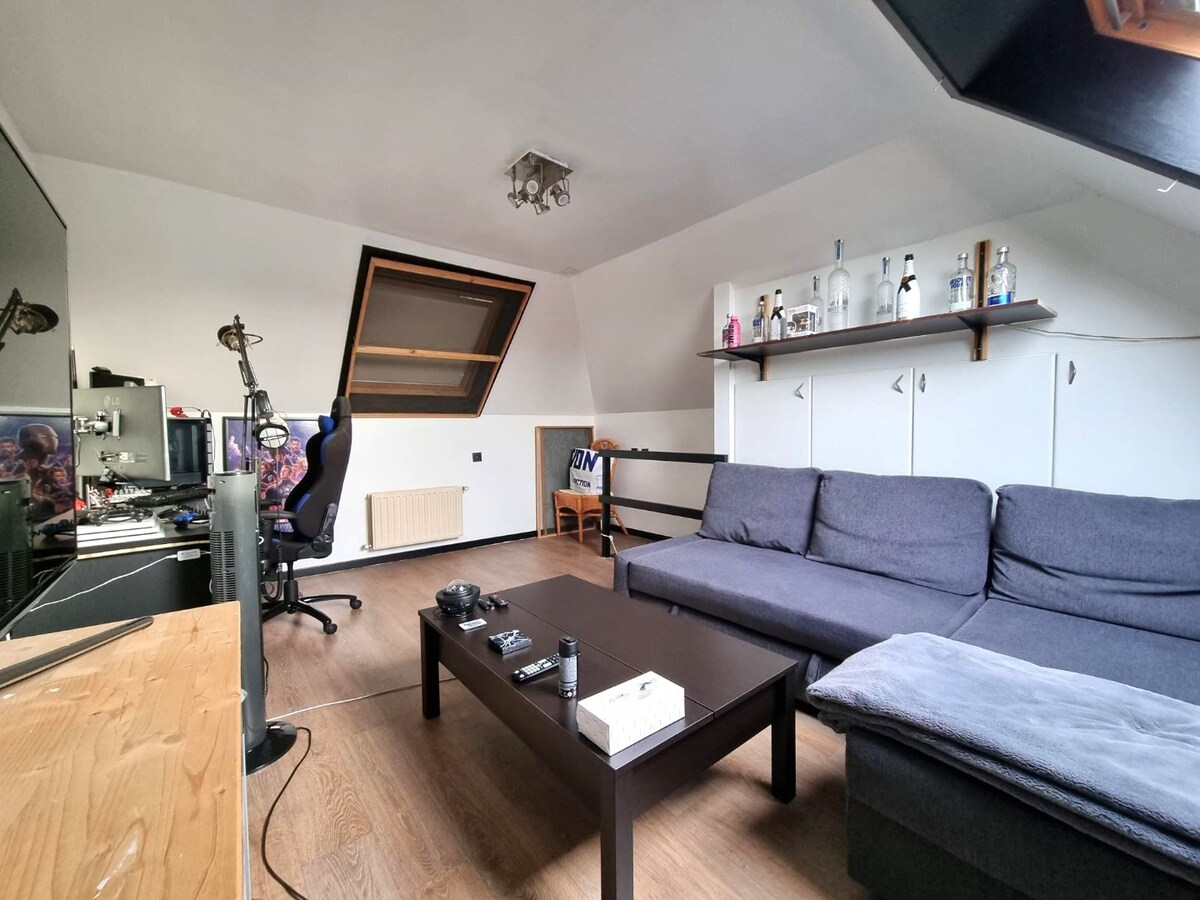 Halfopen woning met garage en dubbele oprit te Heist 