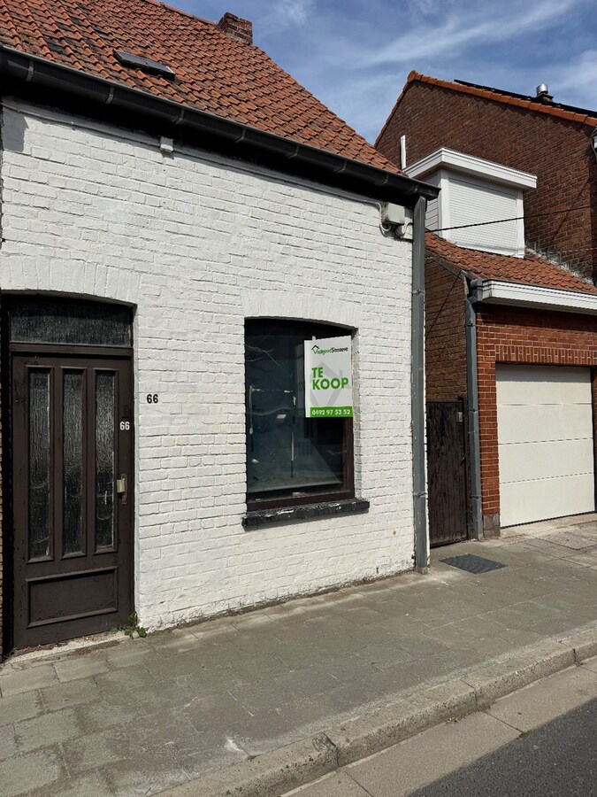 Gedeeltelijk afgebroken woning met potentieel te Koekelare 