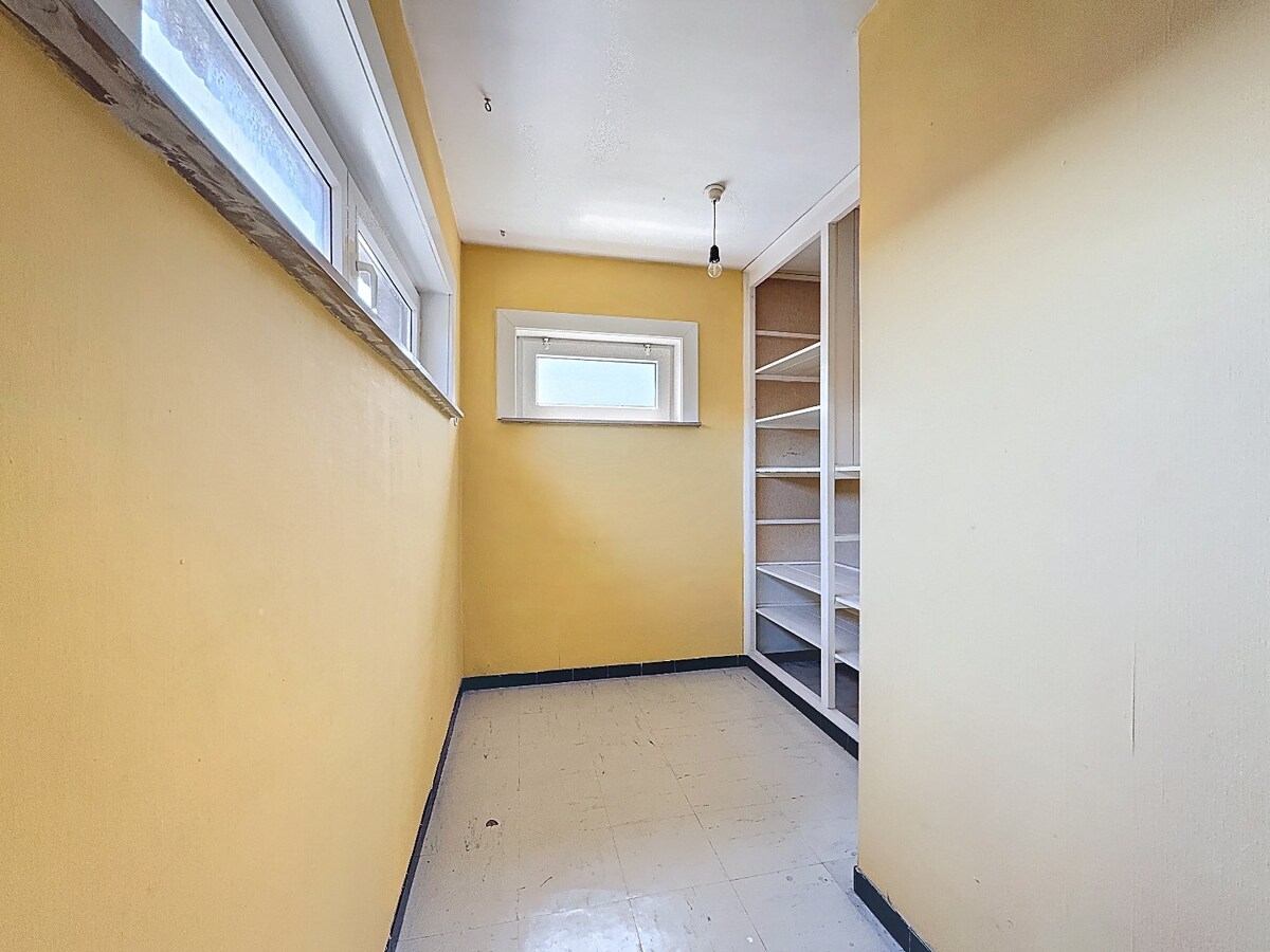 Ruime, te renoveren OB met garage te Zottegem 