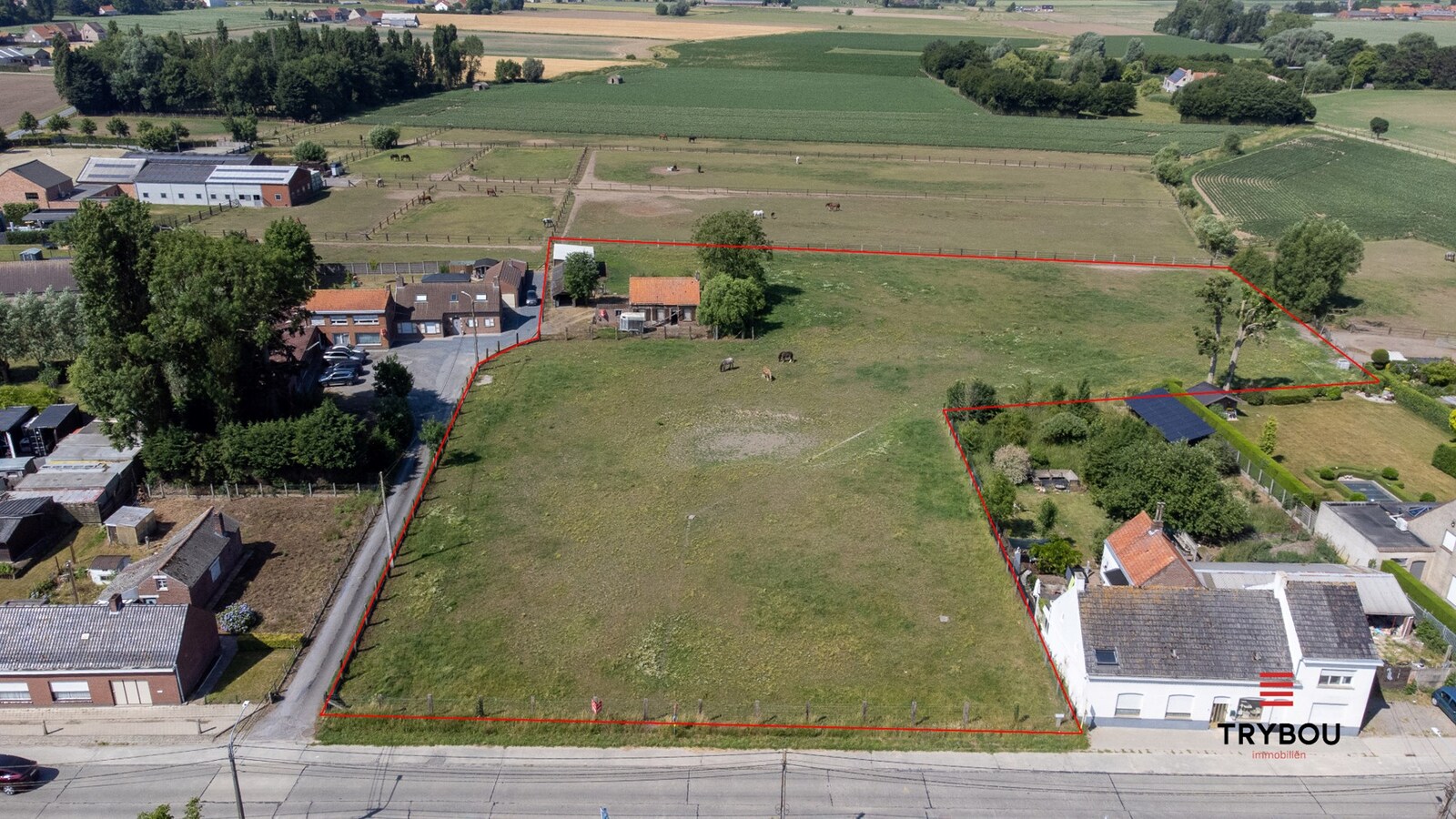 Landelijke, te renoveren woning op 9245 m² in Houthulst op rustige ligging 