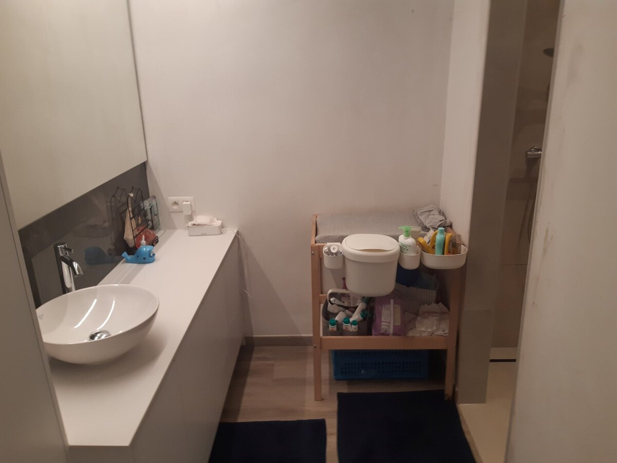 BEN-appartement met terras en tuintje. 