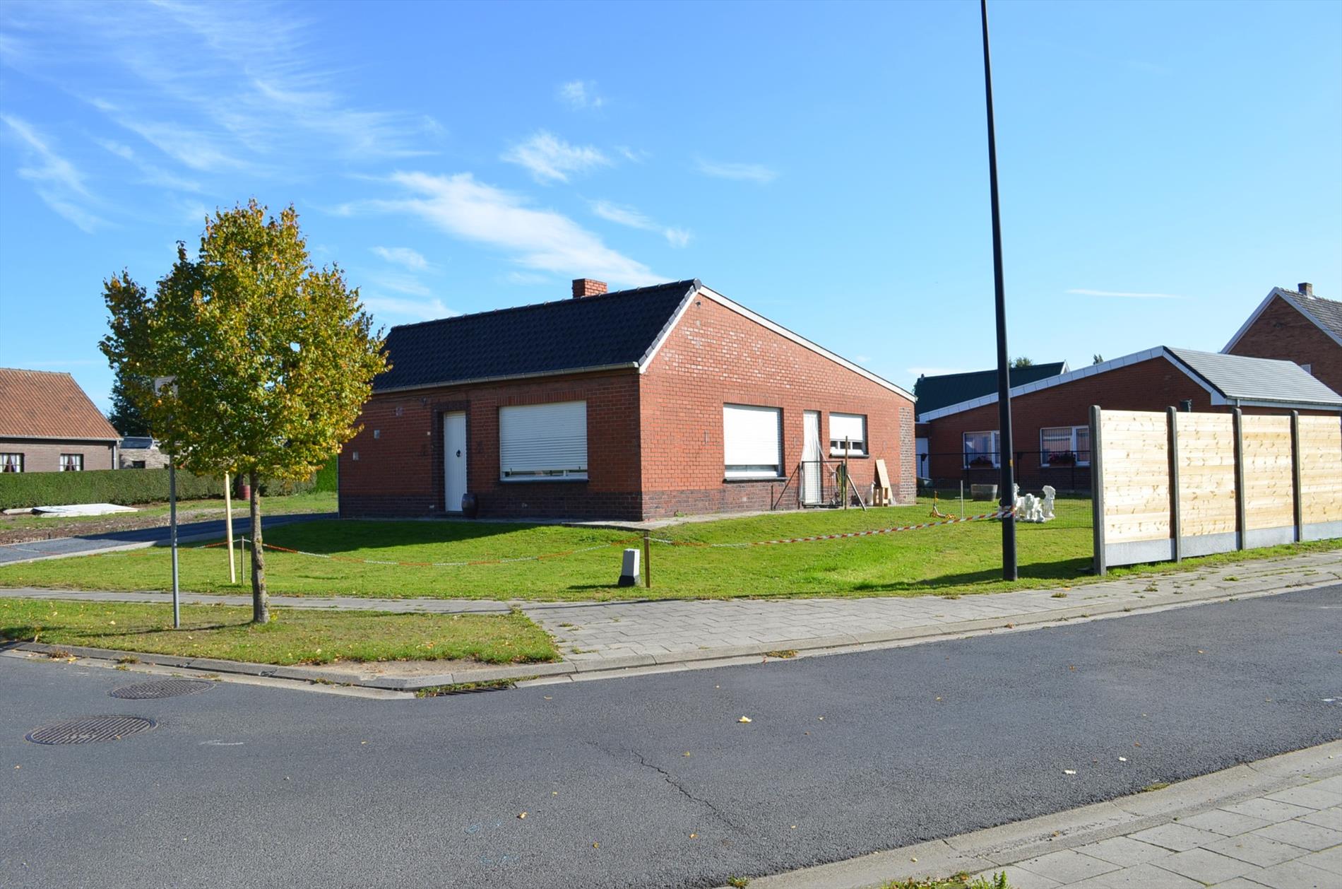Gerenoveerde bungalow met 3 slpks en garage te Adegem 