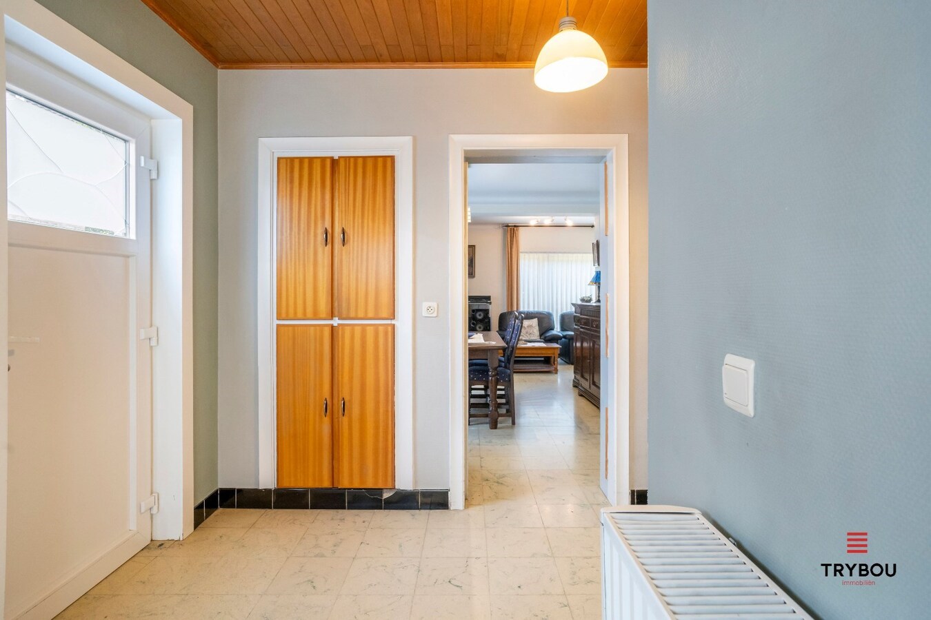 Centraal gelegen, halfopen woning met loods op perceel van 625m² 