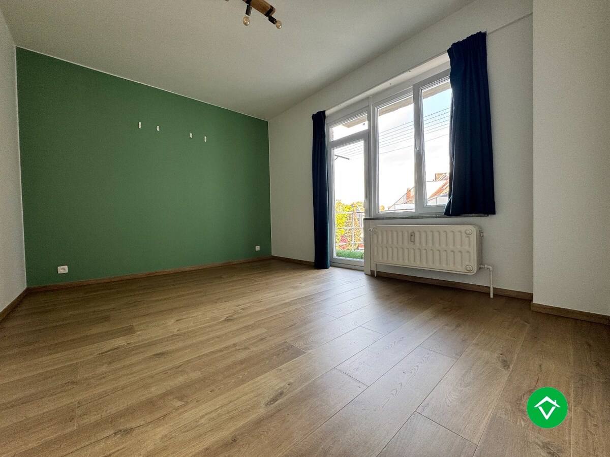 Instapklaar appartement met 2 slaapkamers en garage te Gent 