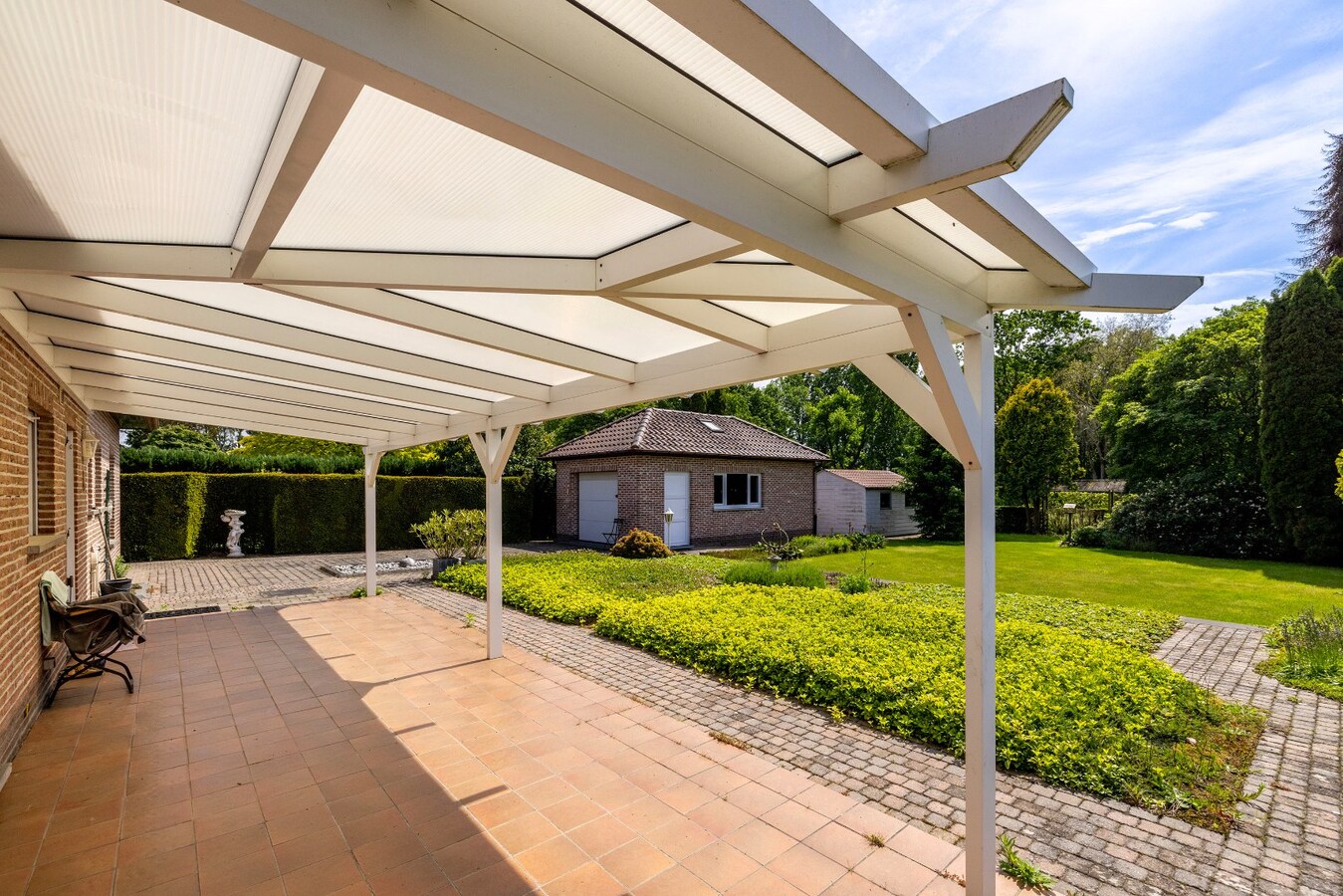 Instapklaar landhuis met mooi aangelegde tuinzone 