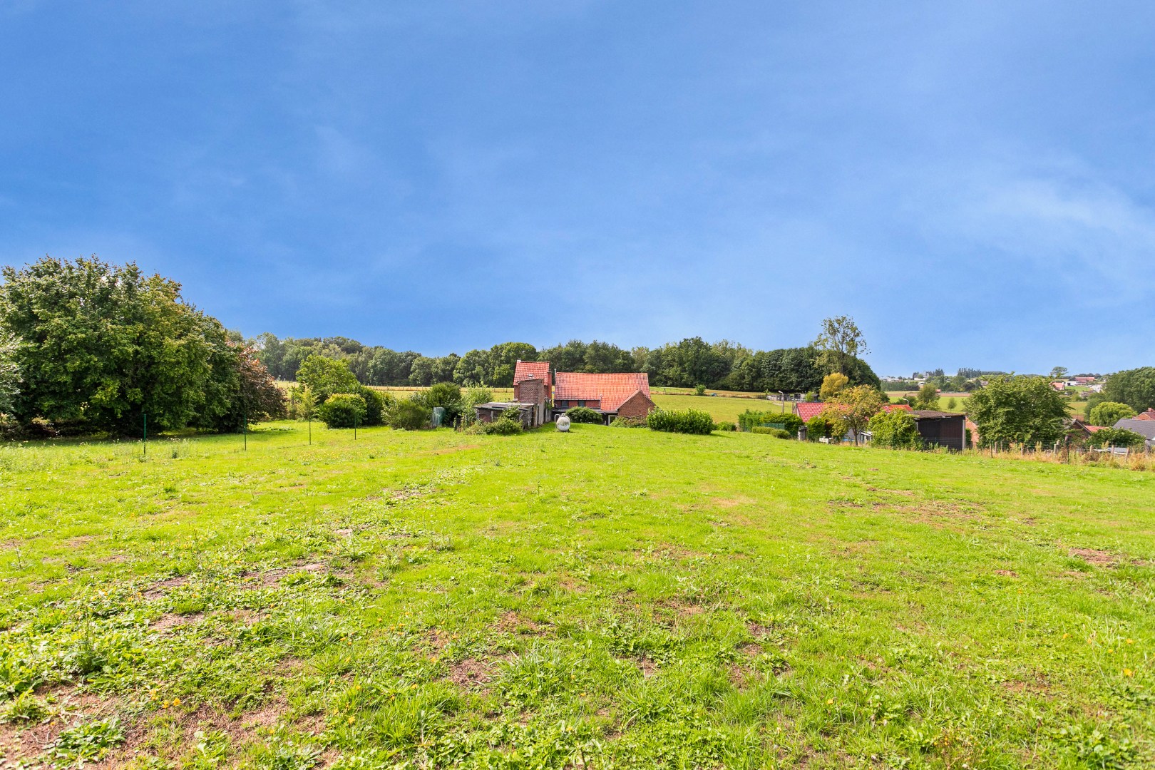 Unieke eigendom met twee woningen op een ruim perceel van 3.130 m² te Galmaarden 