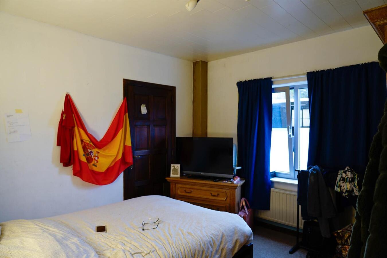 Commercieel gelegen winkel  met  parking 