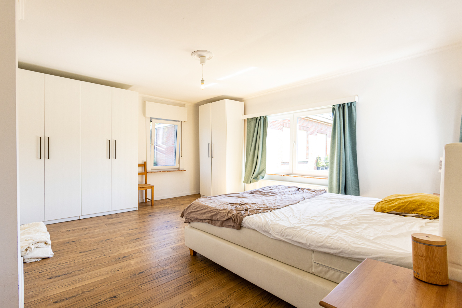 Ruime gerenoveerde gezinswoning op 1.384m² 4 slpks te Landegem 