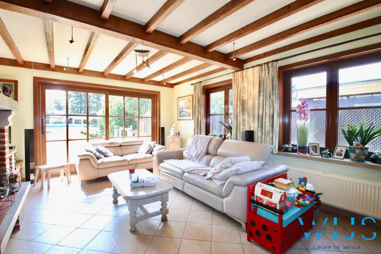 Instapklaar woonhuis met 4 slaapkamers op 936m² te Zelzate! 