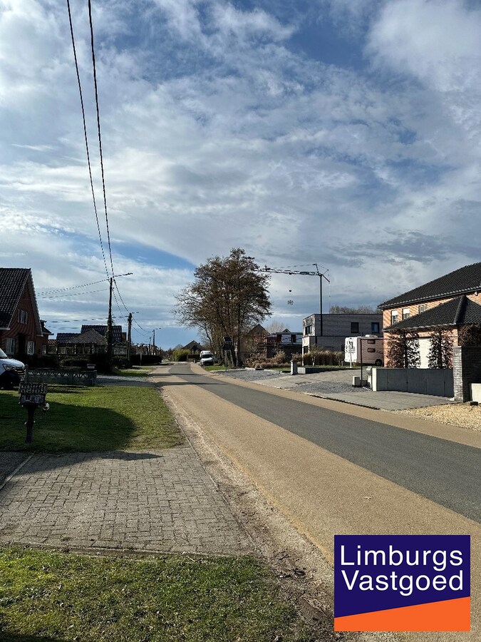 Nieuwbouwwoning, open bebouwing, 3 slpk, 14a 53ca, rustig gelegen te Kermt 