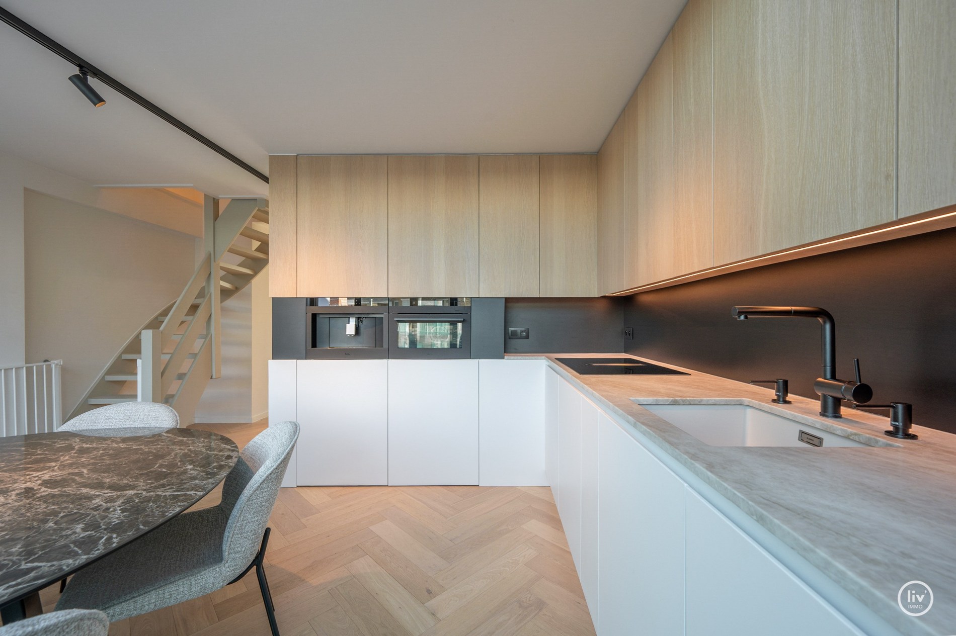 Uitzonderlijk luxueus afgewerkte duplex met royale terrassen, op topligging te Dumortierlaan. Hier werd over elk detail nagedacht 