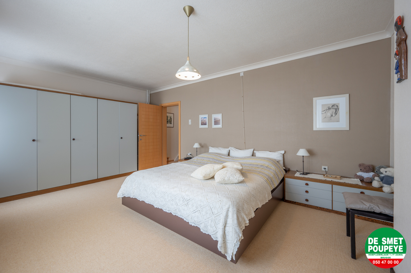 Verrassend ruime en goed onderhouden woning met ruime garage 