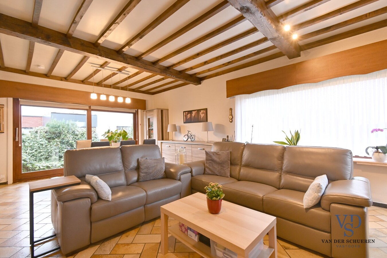 Degelijke bungalowwoning met garage 