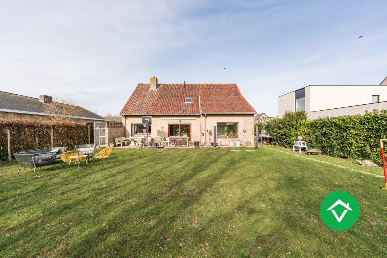 Alleenstaande woning met 5 slaapkamers en garage te Koekelare 