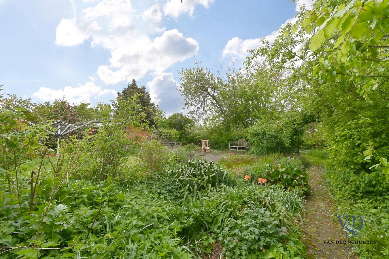 Charmante woning op royaal perceel van 1.618 m² 