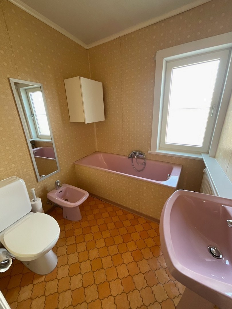 Te renoveren zes slaapkamer appartement 