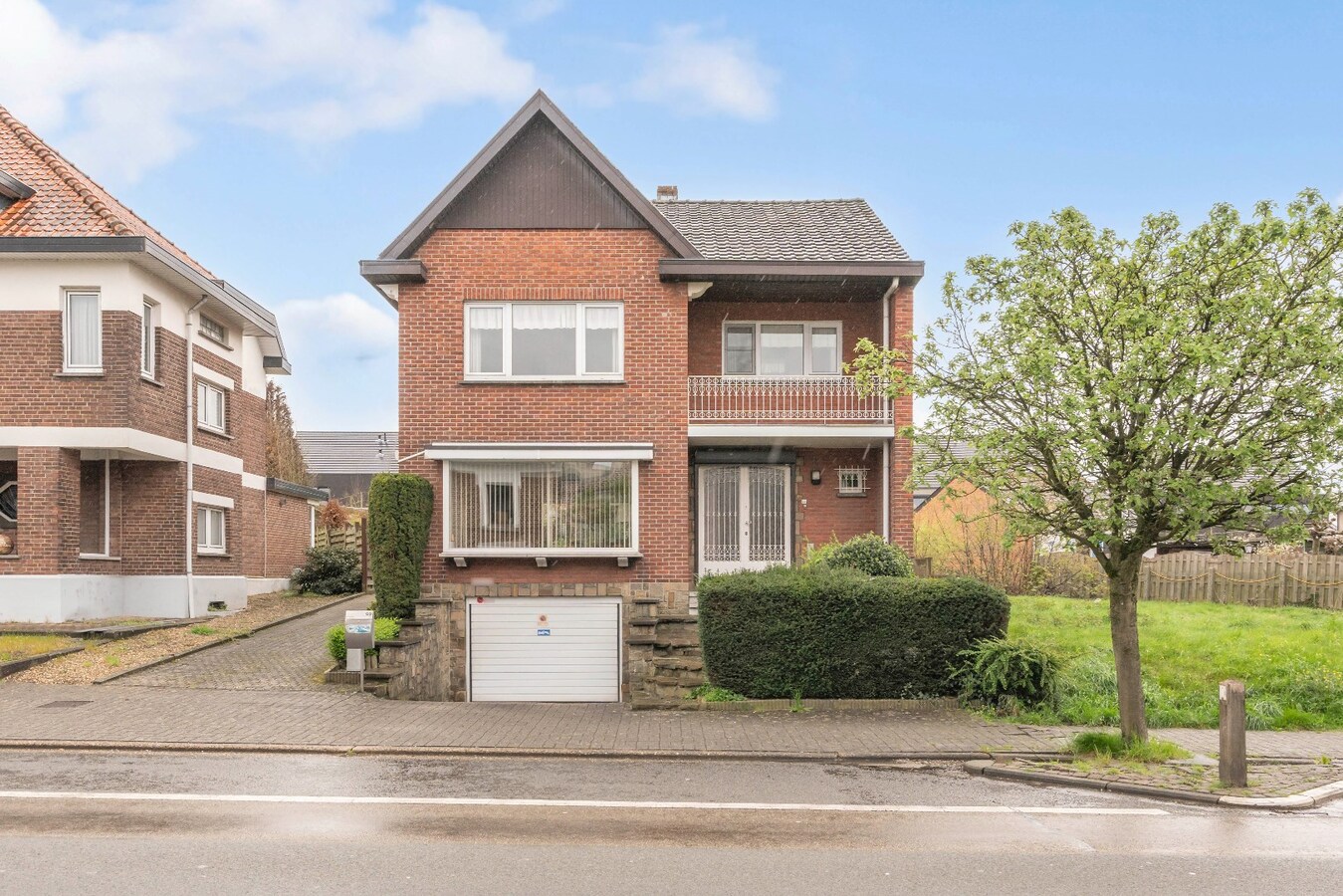 Ruime woning met tuin, garage en 3 slaapkamers. 