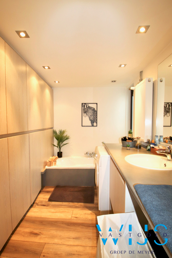 Instapklaar gelijkvloers appartement met 1 slaapkamer &amp; binnenkoer te ASSENEDE! 