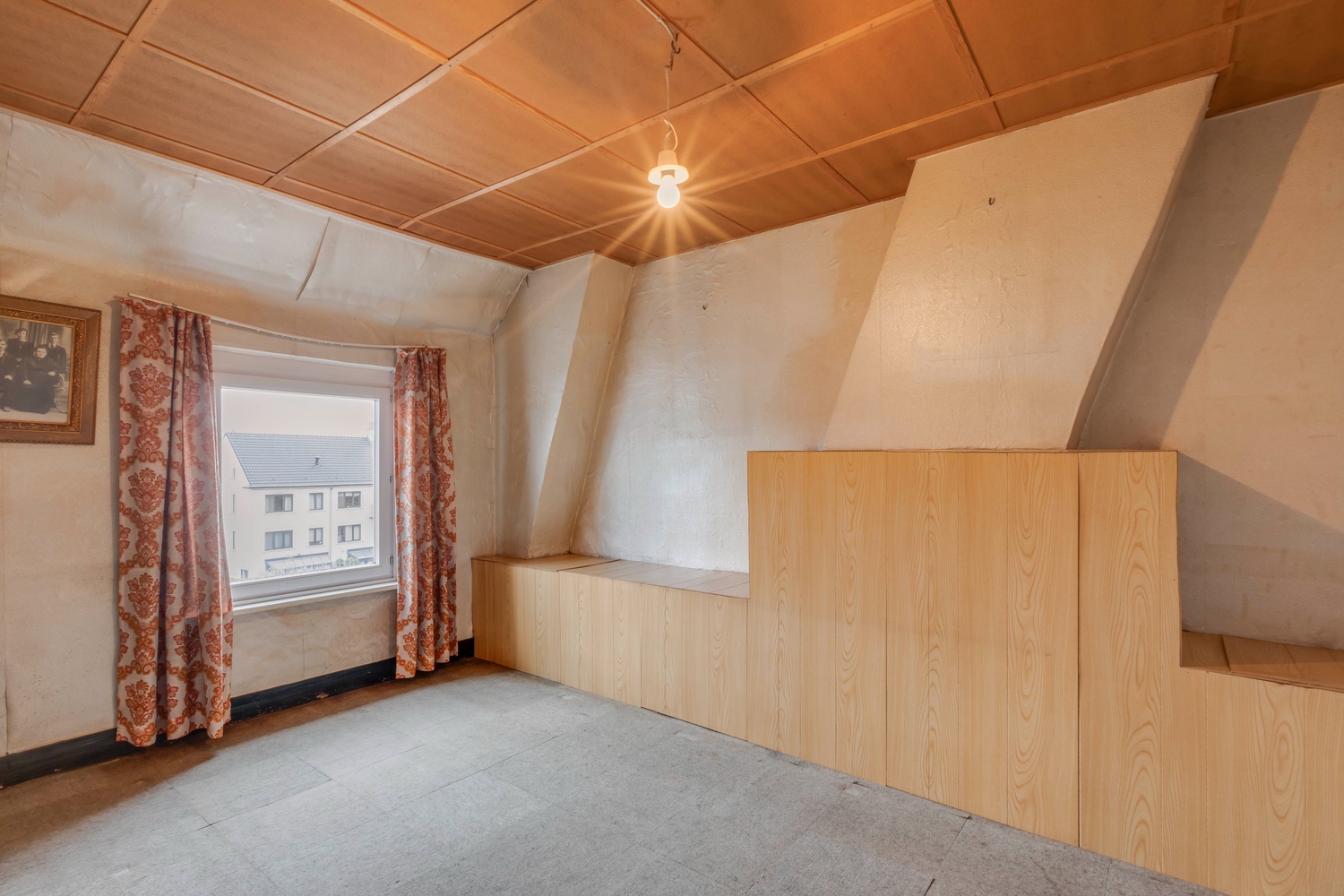 Op te knappen woning met prachtige tuin! 