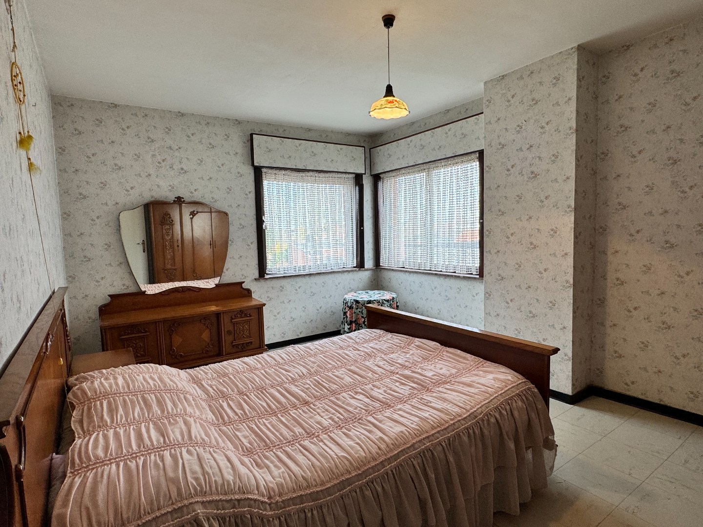 Woning met veel potentieel, 4 slaapkamers en garage te Zulte. 