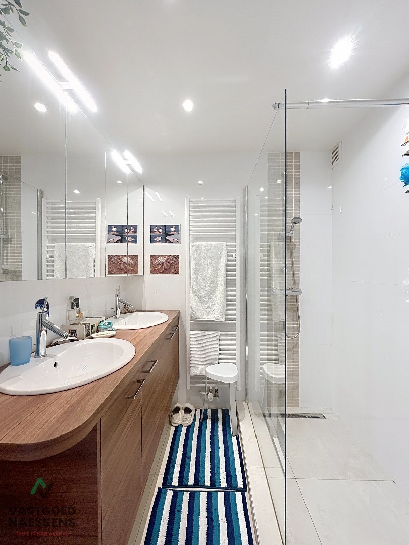 Magnifique appartement de 2 chambres avec vue sur la mer et terrasse. 